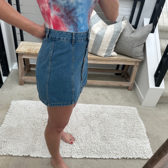 Forever 21 Button-Front Denim Mini Skirt – Classic Blue Jean A-Line Chic Size S - Picture 4 of 12